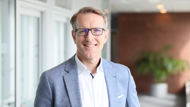 Ryan Volker, CMO der Targobank, über die neue Dimension der Markenbindung - Ryan Volker, Chief Marketing Officer der Targobank in Düsseldorf - Quelle: Targobank